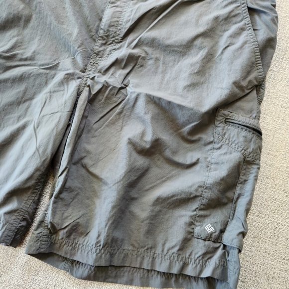 Columbia Mens Omni Shade Shorts Size 42x10 Gray - Picture 2 of 5